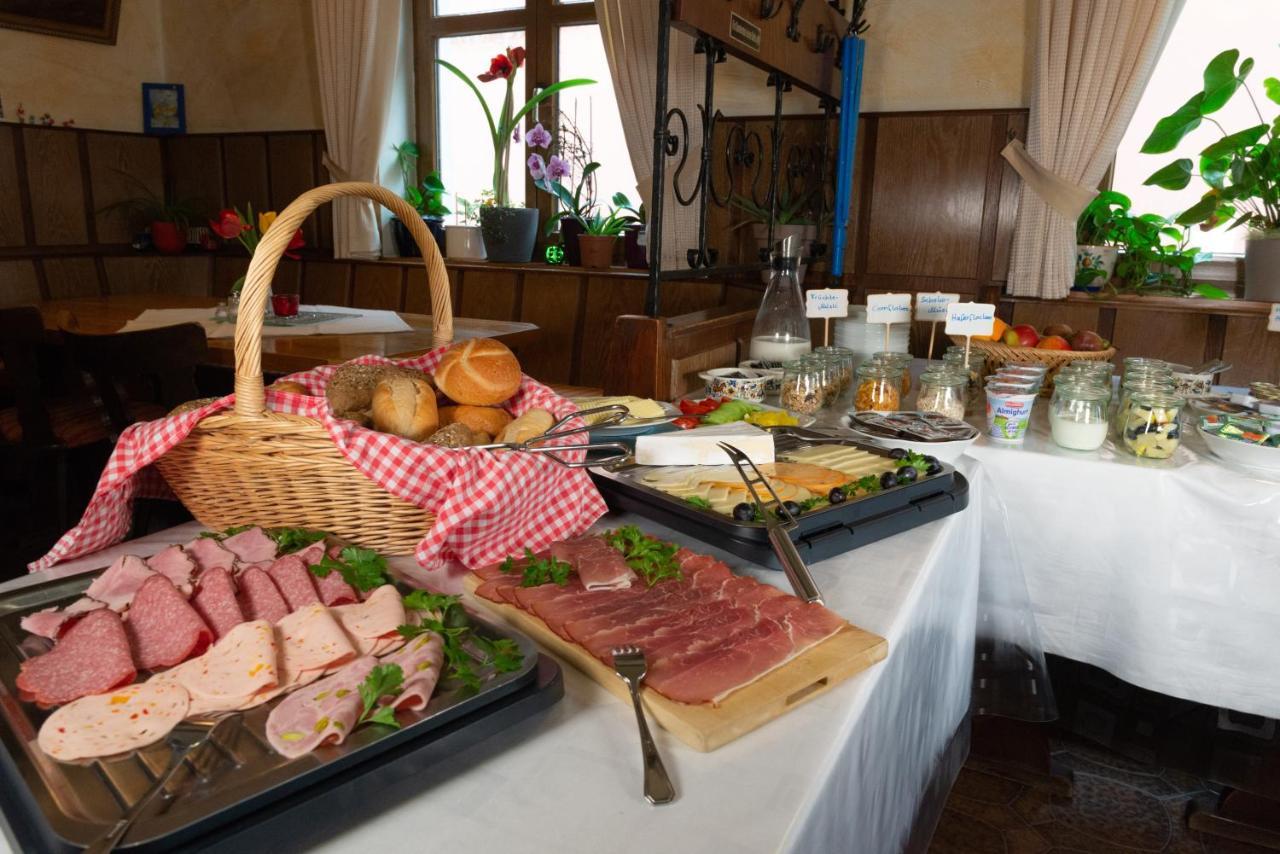 Hotel-Garni Goldener Schwan Bad Windsheim Bagian luar foto