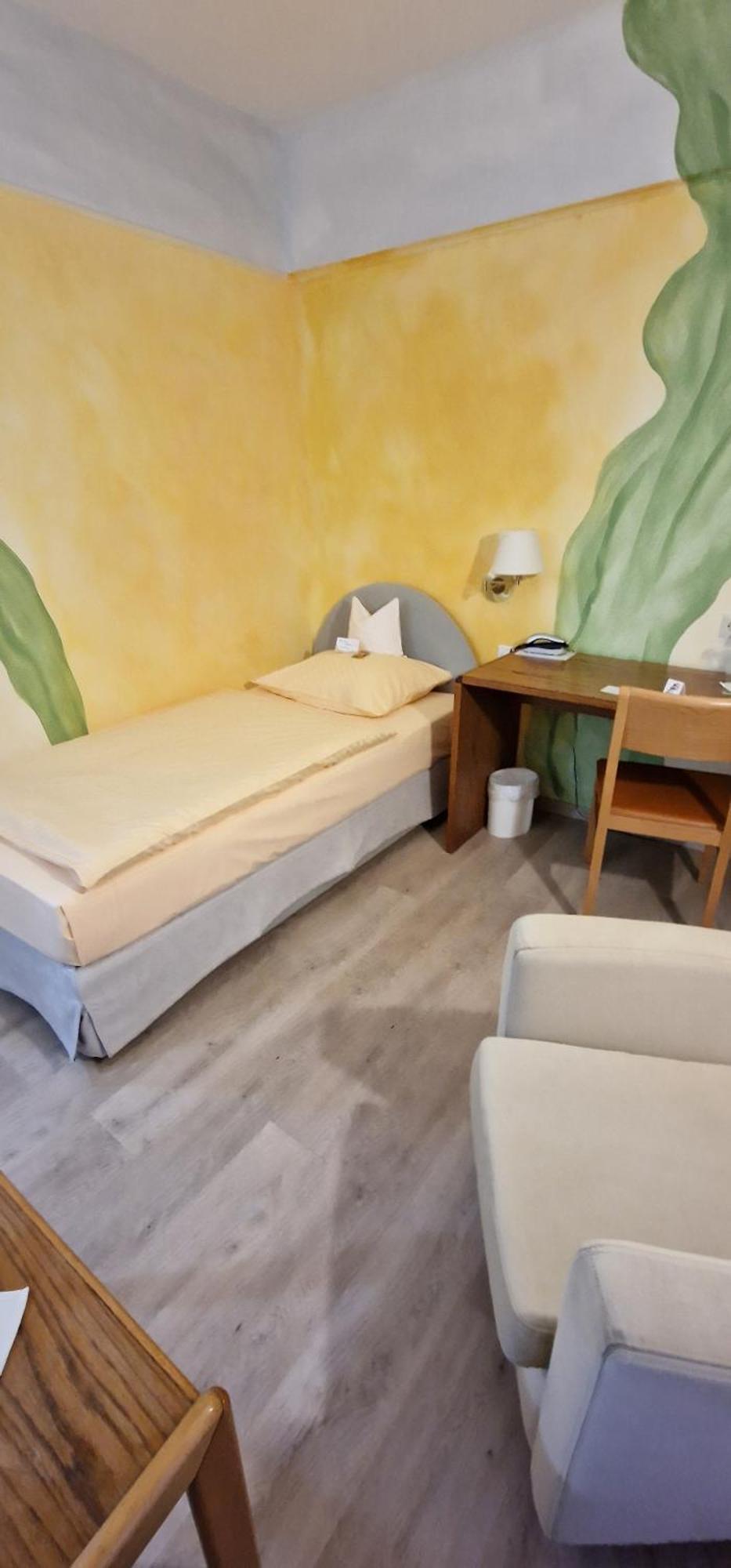 Hotel-Garni Goldener Schwan Bad Windsheim Bagian luar foto