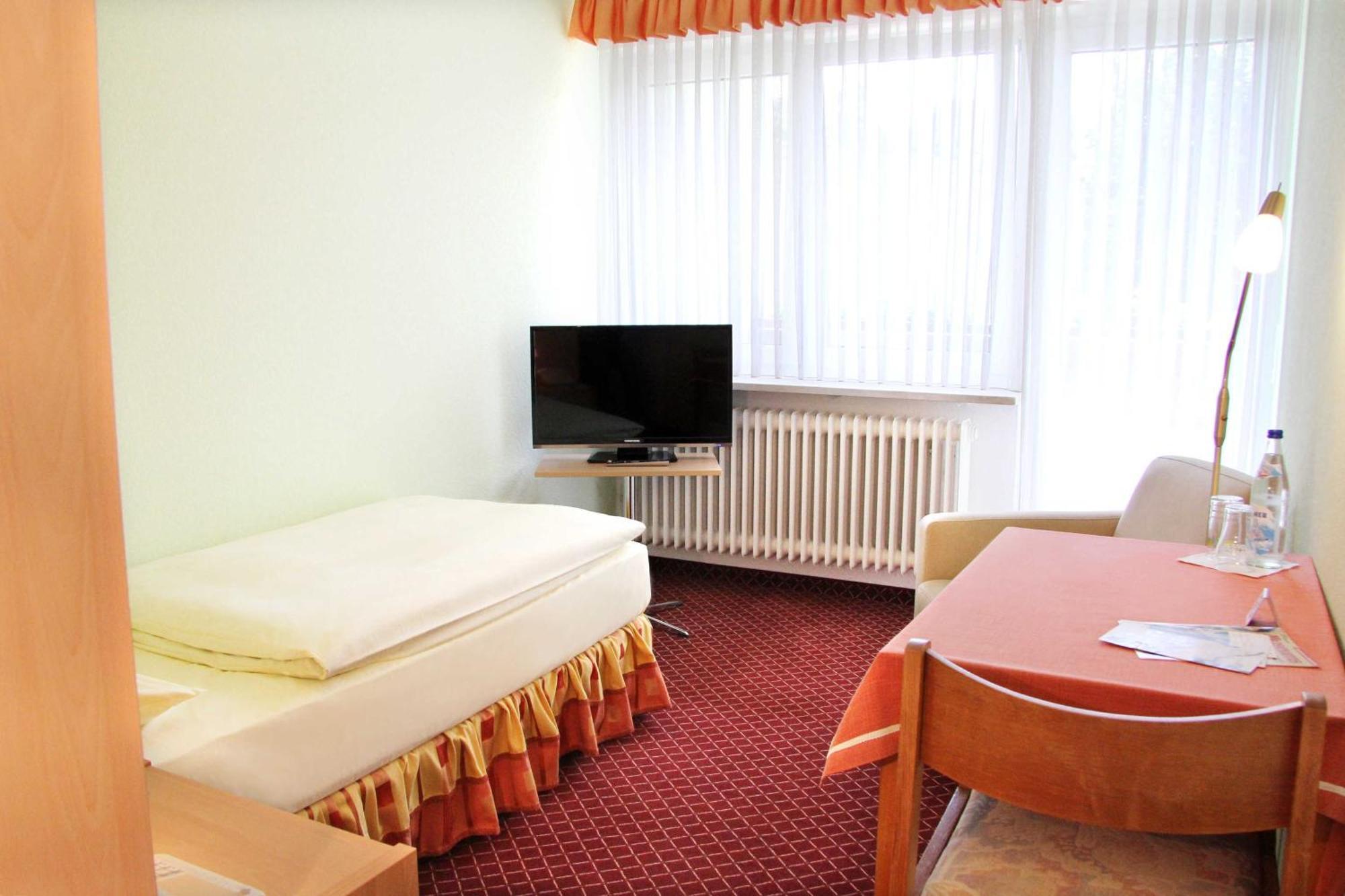 Hotel-Garni Goldener Schwan Bad Windsheim Bagian luar foto