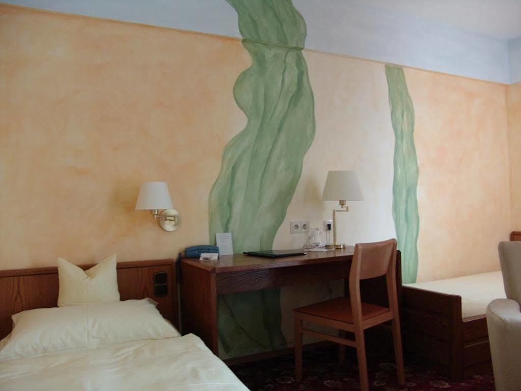 Hotel-Garni Goldener Schwan Bad Windsheim Bagian luar foto